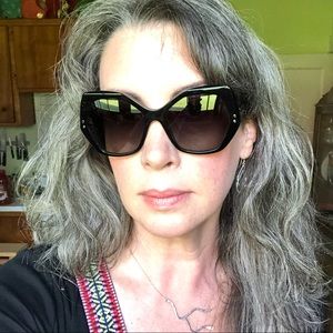 Meet your Posher, Leigh